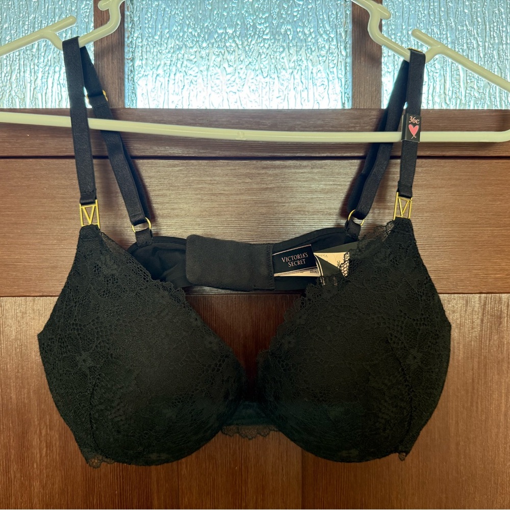 NWT Victoria’s Secret Very Sexy Uplifting Plunge Black Lace Push-up Bra